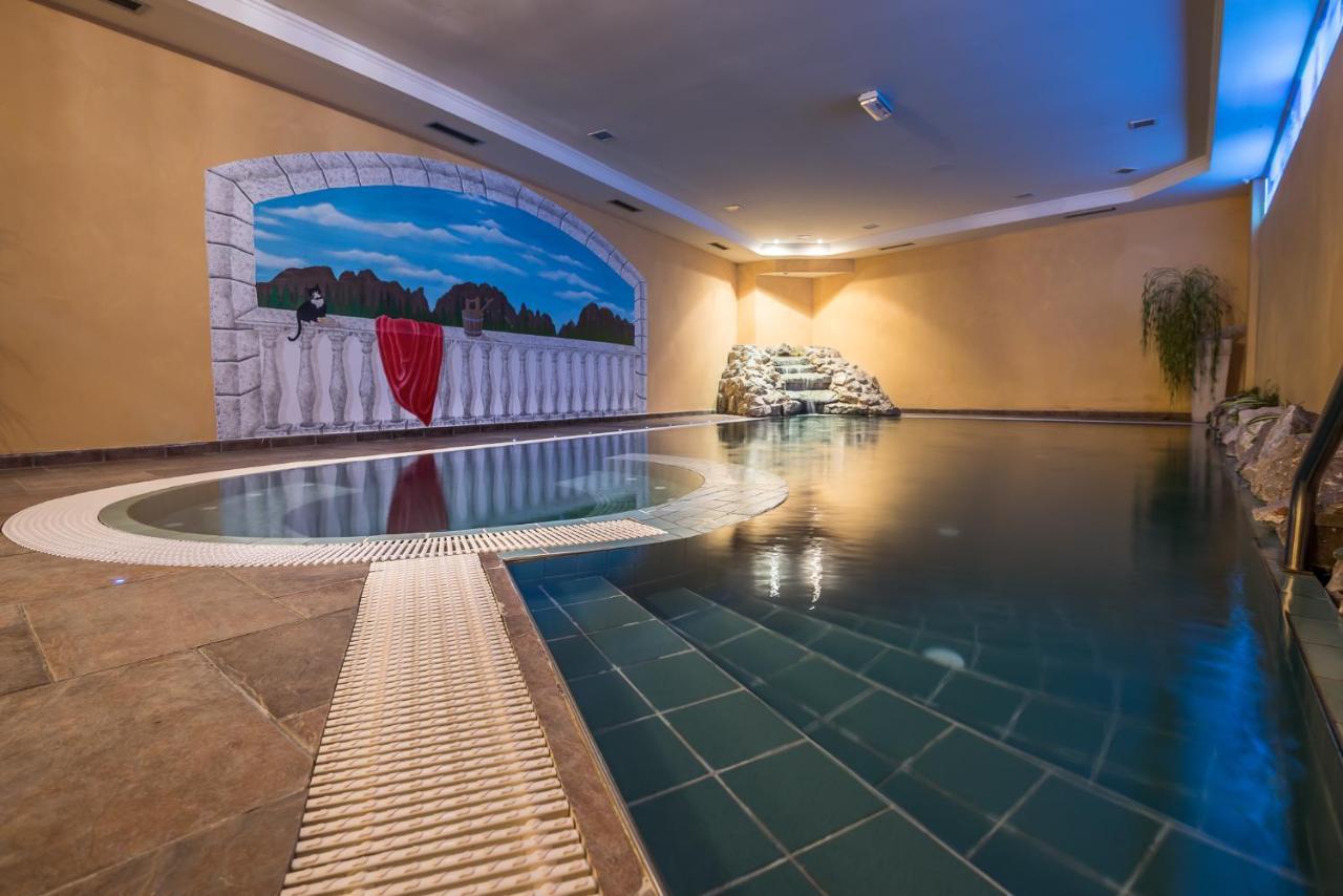 St. Raphael Hotel